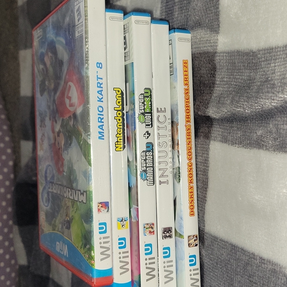 Nintendo Wii U Game Bundle Mario Mariokart DC Injustice Nintendoland Donkey Kong - Picture 12 of 12